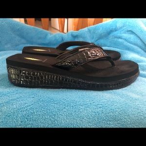 Volatile Women’s size 10 Black flip flops.